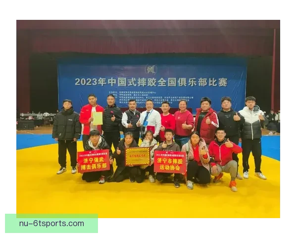 搏击竞技风云：摔跤大赛实时直播报道