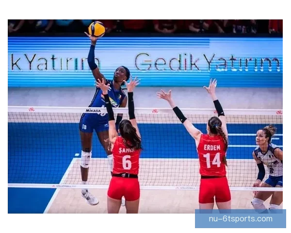 铁人三项杯赛：全力以赴、拼尽全力的挑战与荣耀